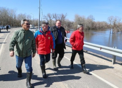 Журналисты заинтересовались, почему волгоградский губернатор и вице-губернатор надели одинаковые резиновые сапоги