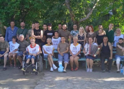Камышинская общественница Светлана Ивченко напекла гору пирожков и отправилась с другими активистами проведать раненых бойцов в госпиталь