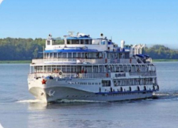 Туристов зазывают в речные круизы, но камышанам для такого путешествия надо ехать на посадку в Волгоград или Саратов