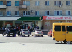 Почему сегодня к офисам Сбербанка в Камышине  весь день стояли очереди на улицах?