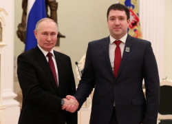 Президент России Владимир Путин пожал руку молодому ученому из Камышина в День российской науки