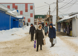 "По центральному рынку в Камышине невозможно ходить - скользко!" - камышанка