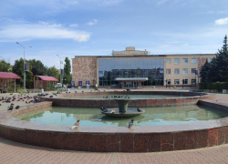 Почему в Камышине некому вымыть болото в чаше фонтана на улице Ленина? - камышанка