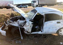 Фура смяла две легковушки: мужчина - труп, ребенок в больнице