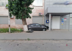 В Жирновске мадам подшофе в 4 часа утра въехала в административное здание