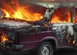 В Камышинском районе ВАЗ сгорел дотла 