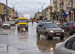 Доллар стоит 100 рублей: только без паники, камышане, - советует профессор экономики