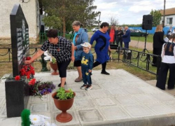 В самом дальнем селе Камышинского района почти на границе с Саратовской областью открыли мемориал павшим за Родину