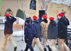 Юнармейцы отдавали честь Герою: в Камышине прошел митинг у памятника Александру Колгатину в годовщину его подвига