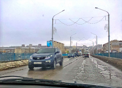 Почему у нас вместе с талыми водами уплывает и асфальт, даже на мосту? - камышанин