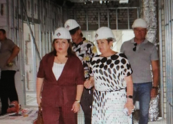 В Камышине прошла очередная экскурсия на стройку новой поликлиники - для высокопоставленной гостьи из Волгограда: конкретики по визиту нет