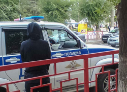 В Камышине молодой негодяй выследил пенсионерку у терминала, пошел за ней и ограбил на 6 тысяч