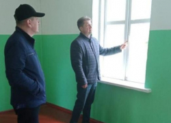 Станислав Зинченко проверил, не замерзнут ли дети в первой смене в камышинском лагере "Солнечный"