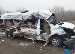 Жуткое столкновение автобуса и КАМАЗА минувшей ночью на дороге между Камышином и Волгоградом: два трупа (ВИДЕО)