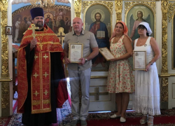 В Камышине кардиолог, невролог, педиатр и психиатр бесплатно лечат нищих и бездомных при храме 