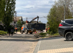 В Камышине мусоровозы "отметили" Первомай зачисткой "эпичной" мусорки в 200 метрах от администрации