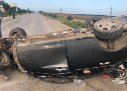 На месте ДТП скончались военнослужащий и гражданский: иномарка влетела в опору ЛЭП