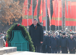 Память защитников Сталинграда почтил Андрей Бочаров у Вечного огня 