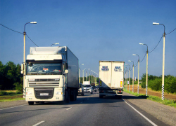 Водителей категории "Е", и не только этой, работодатели страны считают "золотом" и готовы платить им больше 100 тысяч