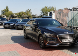 Кортеж из черных иномарок: на чем приехали ВИПы на инаугурацию губернатора Андрея Бочарова, - портал V1.RU