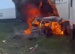 Водитель заживо сгорел во влетевшей под фуру иномарке в Волгоградской области (ВИДЕО)