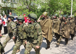 В Камышине у домов участников Великой Отечественной прошли марши "фронтовых бригад"