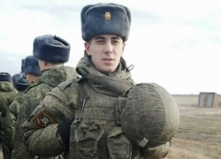 В Урюпинске проводят в последний путь 19-летнего рядового Сергея Кочетова, защищавшего Донбасс