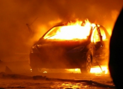 В городе Петров Вал Камышинского района вспыхнул и мгновенно сгорел "Фольксваген"