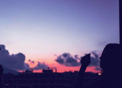 20-летняя камышанка ночью курила на балконе и сорвалась с четвертого этажа