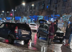 На блестящих праздничной иллюминацией улицах Камышина с первых дней нового года начались ДТП