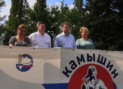 По какому поводу глава Камышина Станислав Зинченко выступил со сцены детского лагеря "Солнечный"