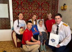 В Камышине "волонтеры Победы" пришли поздравить участницу Сталинградской битвы  Екатерину Васильевну Иванову