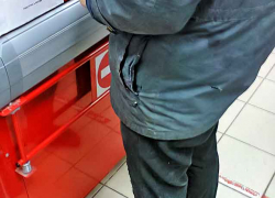 Почему в магазины Камышина пускают немытых и вонючих полубомжей? - камышанка