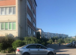 Камышанин на "Фольксвагене" во внутриквартальном проезде 3-го микрорайона сбил женщину-велосипедистку