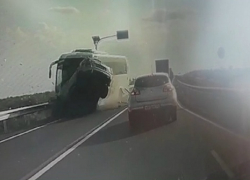 В кошмарной аварии у границы Камышинского района иномарку с погибшей женщиной-водителем могла толкнуть другая иномарка, обе ехали к морю