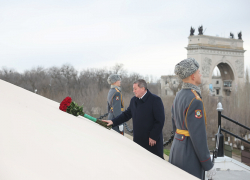 Андрей Бочаров возложил цветы к мемориалам в Пятиморске и Калаче-на-Дону в особую дату