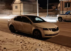 Полиция Камышина  ищет безобразника, который ударил чужую "Шкоду" и сбежал