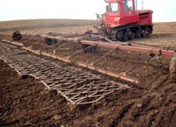 В Камышинском районе рассчитывают забороновать 18 тысяч гектаров, первая тысяча уже пошла в зачет