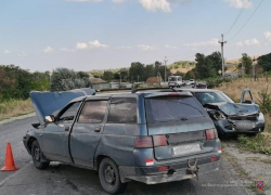 На дороге между Камышином и Петровым Валом случилась "куча-мала" из легковушек, пострадала девушка