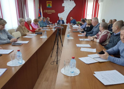 Депутаты Камышинской районной думы утвердили, каким сельским школам и ДК  "выпадает" ремонт и обновление