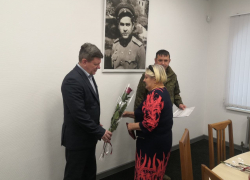 Награды погибших воинов торжественно передали их родным в Камышине 