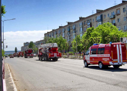 По центральным улицам Камышина проехала колонна красных машин в честь праздника пожарных  (ВИДЕО)