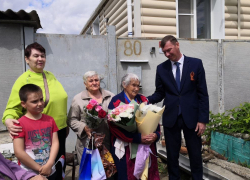 В Камышине к домам, где живут ветераны Великой Отечественной войны, приехали «фронтовые агитбригады»