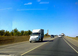 На дороге между Камышином и Котово встретились в лобовую автомобили пенсионеров, водитель-дама попала к хирургам