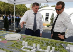 Съест ли волгоградская мошка политическую карьеру губернатора Андрея Бочарова