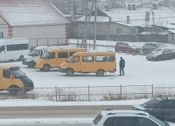 "Культура Камышина плещет через край: водители в рейсе справляют нужду прямо у маршруток!" - камышанин