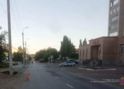 В Камышине молодой мотоциклист без прав врубился в световую опору в пятом микрорайоне