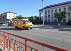 В Камышине с улицы Ленина "скорая" увезла девушку, сбитую маршруткой
