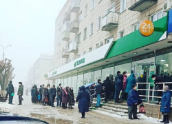 Камышане выстроились в огромные очереди к отделениям «Сбербанка», - "Блокнот Волгограда"