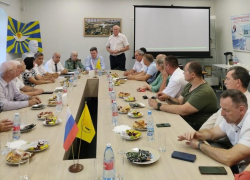 На сайте Камышинской городской думы награждающих деятелей, чиновников и депутатов назвали, а награжденных помощников бойцов спецоперации - нет